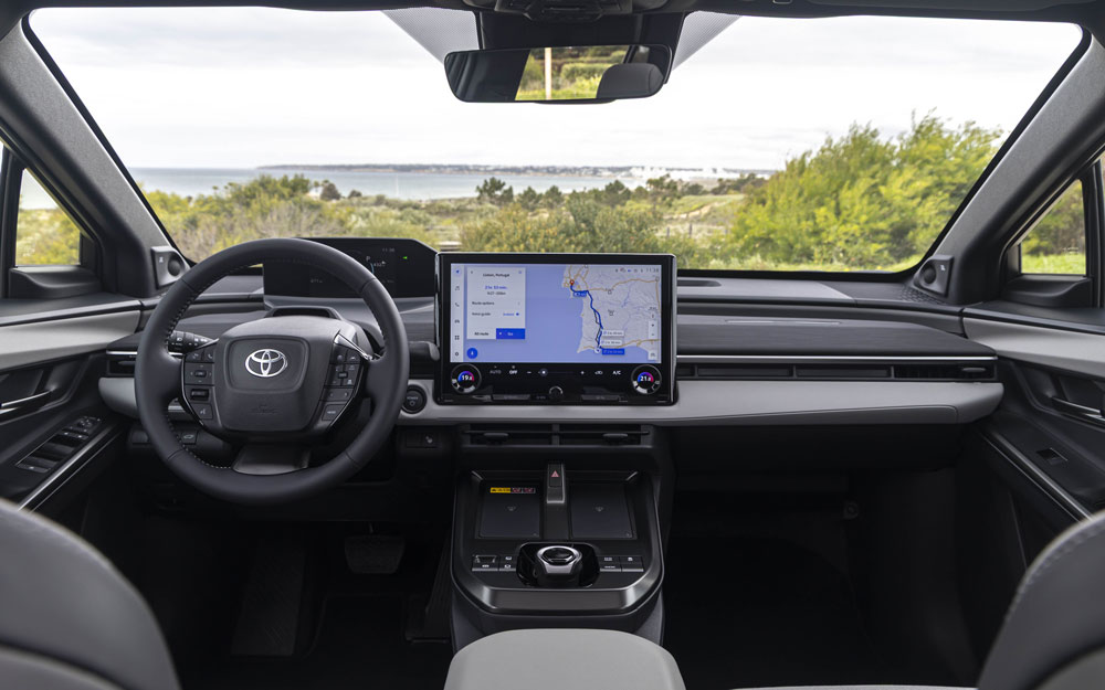 Interni della Toyota C-HR Plus